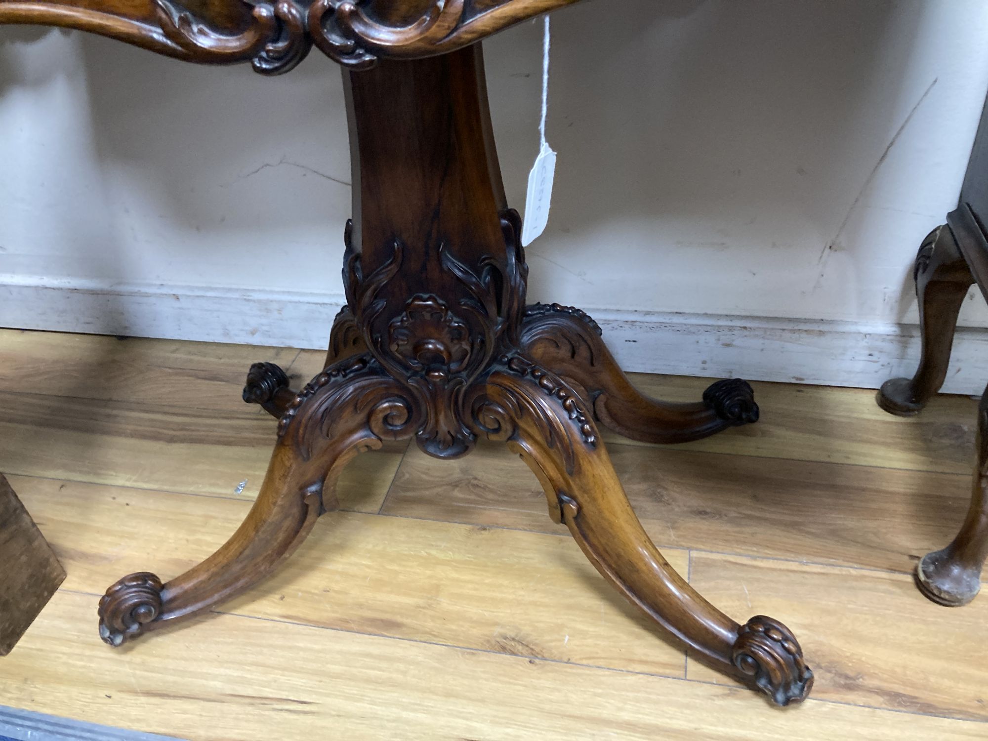 An early Victorian rosewood card table, width 90cm, depth 45cm, height 73cm